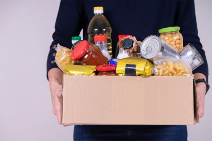 Foto: Box mit Lebensmitteln