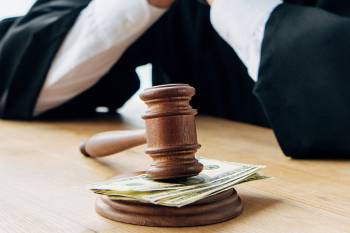 Foto: Richter mit Richterhammer